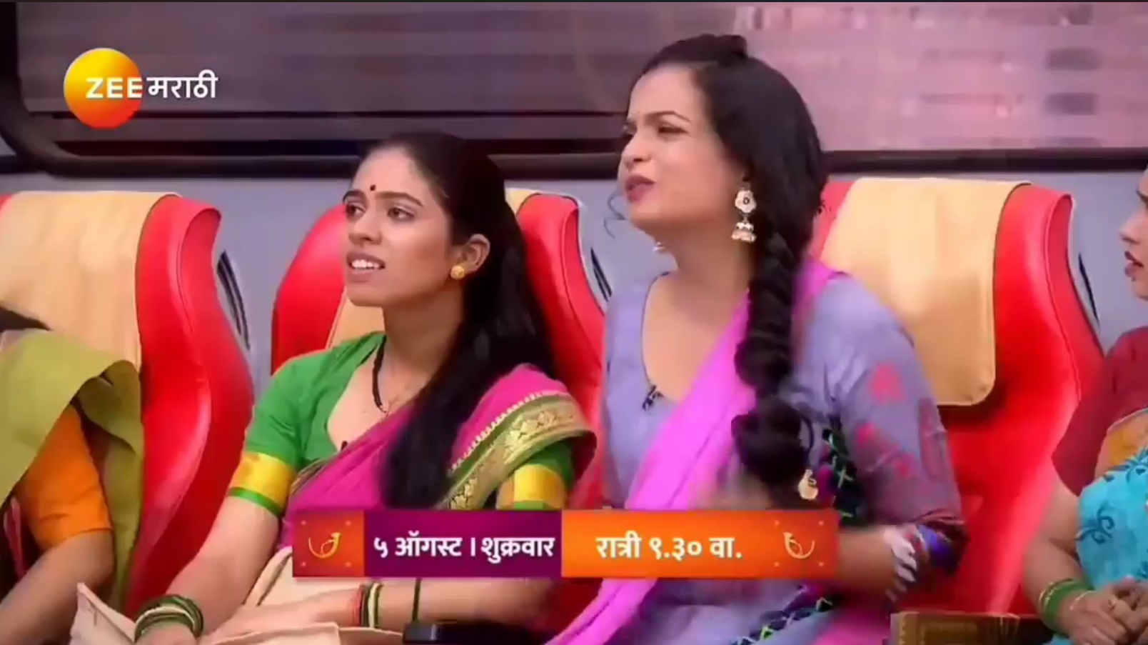 Amruta Fadnavis on Rashmi Thackeray at bus bai bus show