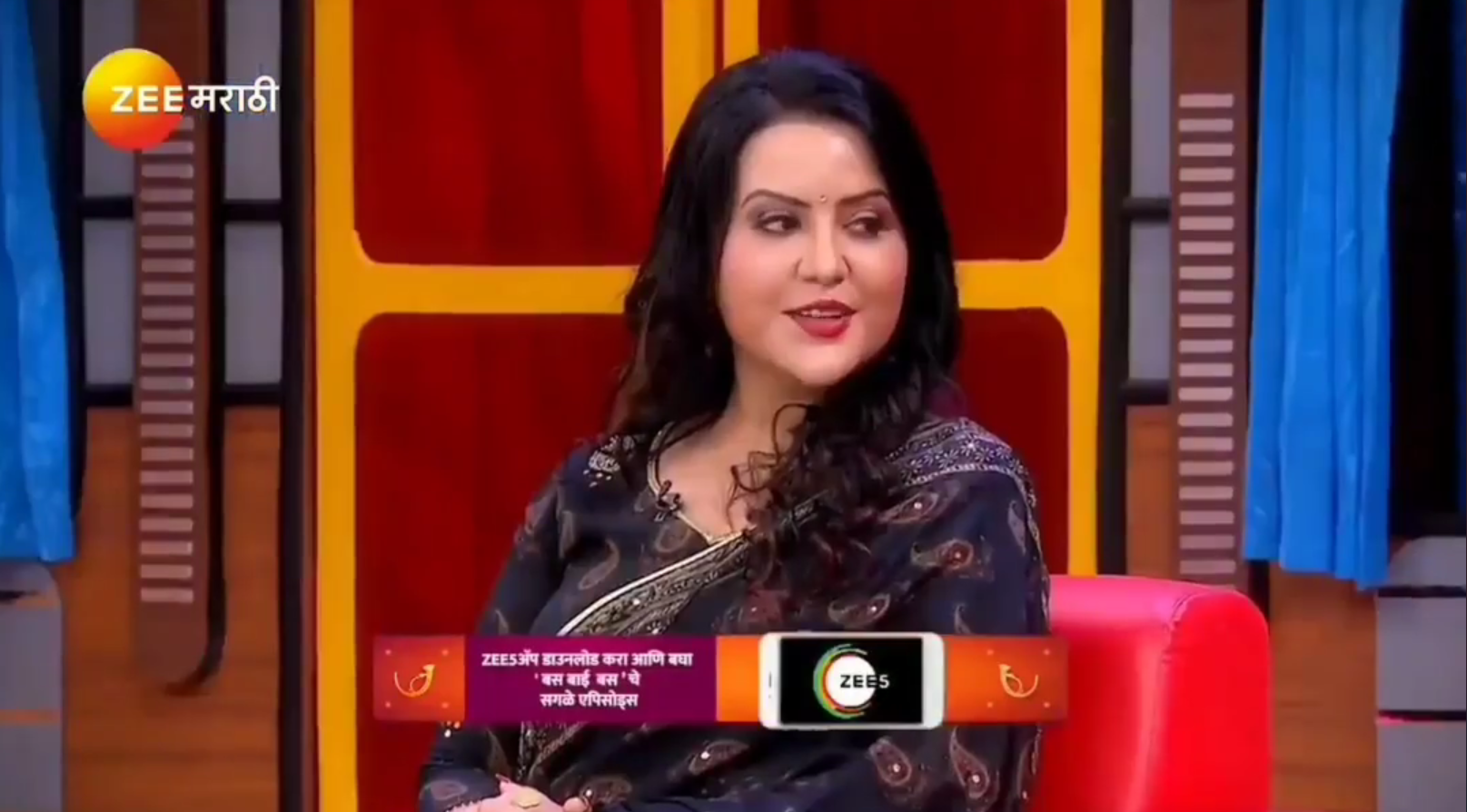 Amruta Fadnavis on Rashmi Thackeray at bus bai bus show