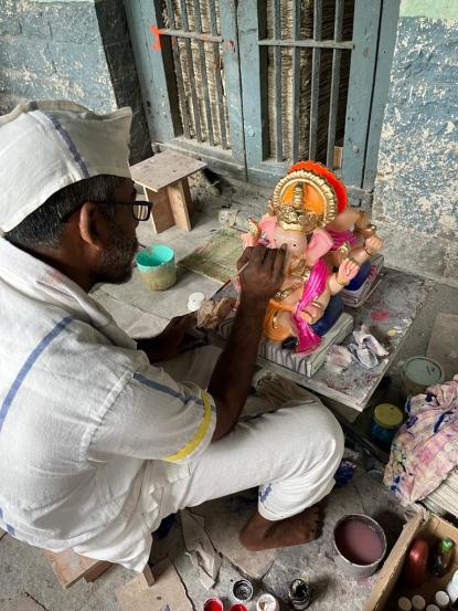 या उपक्रमाबाबत येरवडा कारागृहाच्या राणी भोसले म्हणल्या की, “येरवडा कारागृहात शिक्षा भोगणाऱ्या कैद्यांच्या मार्फत विविध वस्तू तयार केले जातात.