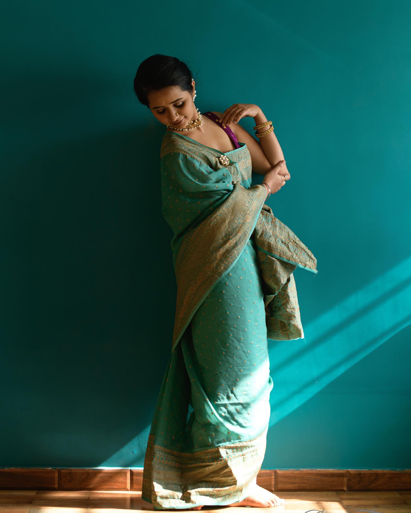 aai kuthe kay karte fame gauri kulkarni traditional look in saree photos 