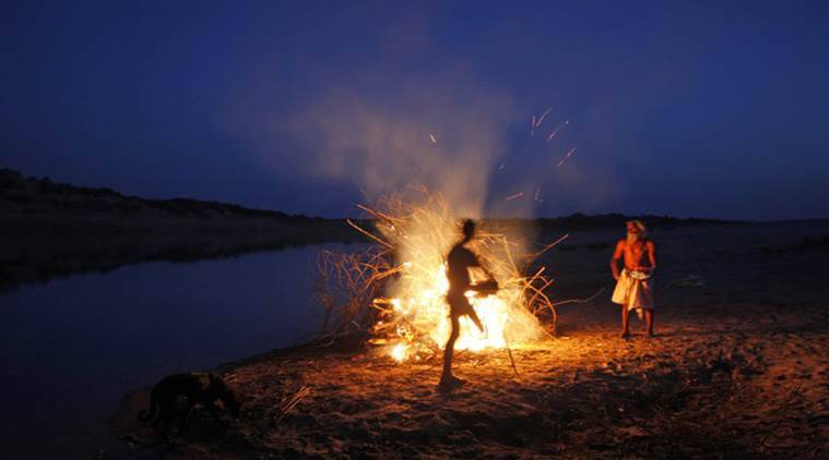 Hindu-Funeral-After-Sunset