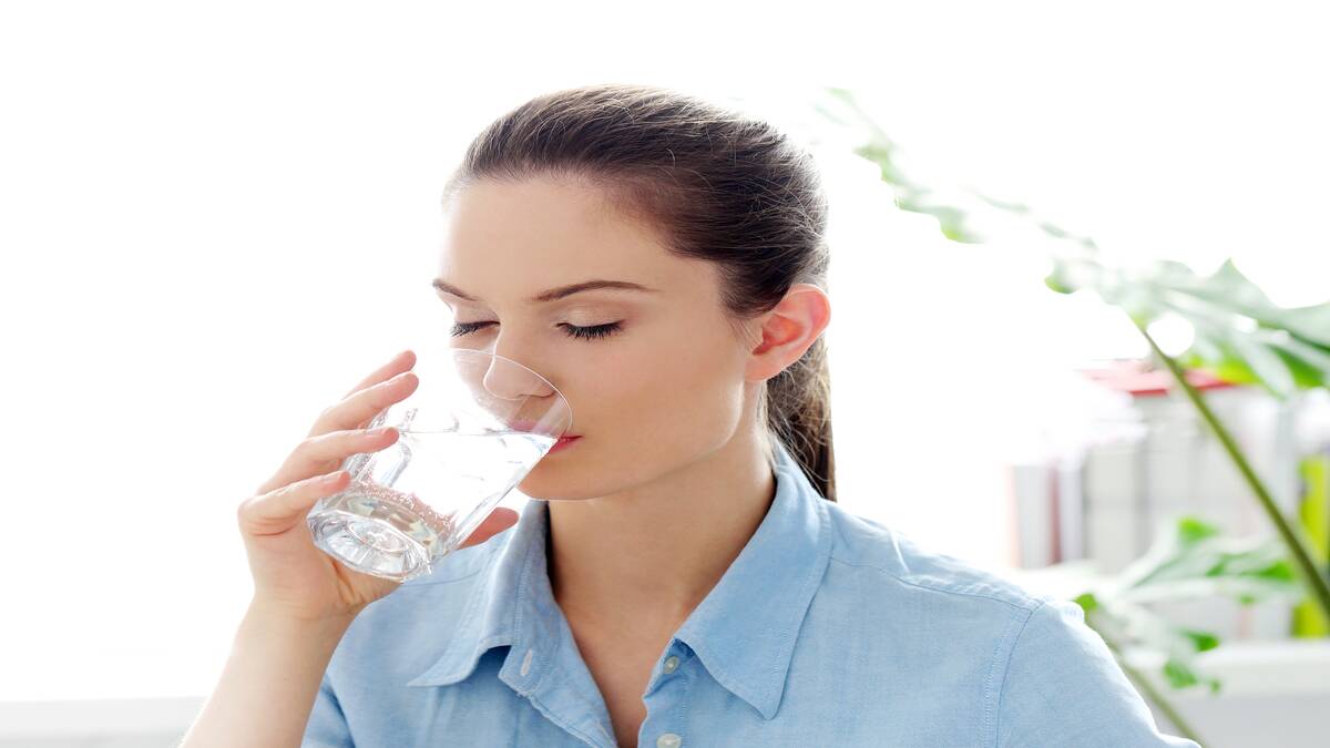 Drinking water while eating can cause great harm to health