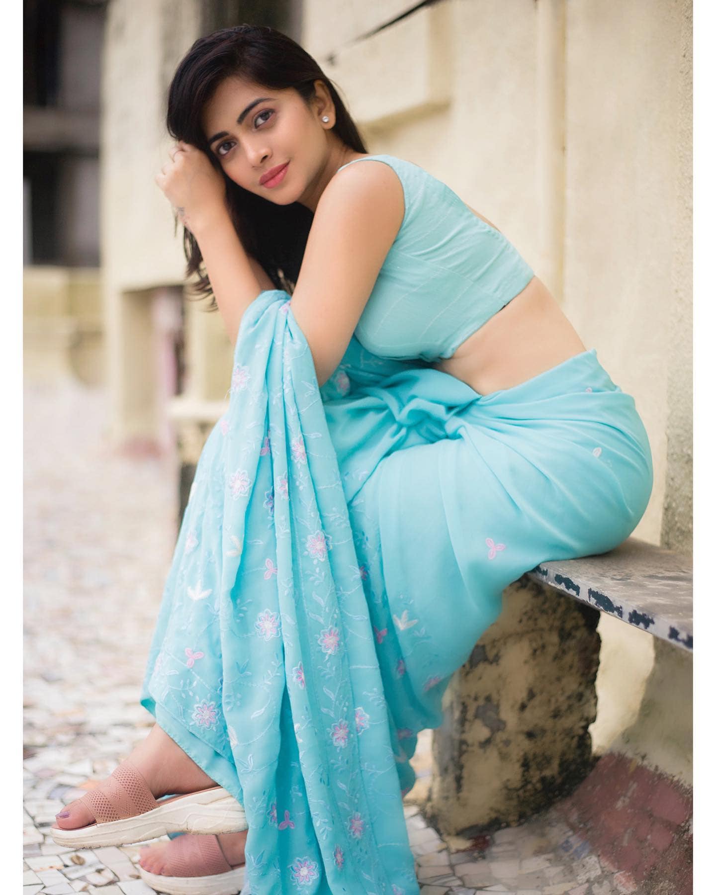 marathi actress ruchira jadhav bold photoshoot in saree