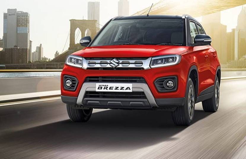 Maruti Vitara Breezaमारुतीची कॉम्पॅक्ट Suv Vitara Breeza ही पाकिस्तानी कार मार्केटमध्येही मोठी हिट आहे. पाकिस्तानमध्ये ते विटारा नावानेच विकले जाते. कंपनीने पाकिस्तानमधील या एसयूव्हीच्या नावासोबत गेम चेंजर पंच लाइनही दिली आहे. किंमतीबद्दल बोलायचे झाल्यास, भारतात त्याची किंमत ७.९९ लाख रुपयांपासून सुरू होते आणि कमाल १३.९६ लाख रुपयांपर्यंत जाते. तर पाकिस्तानमध्ये यासाठी ६६,००,००० पाकिस्तानी रुपये मोजावे लागतात.