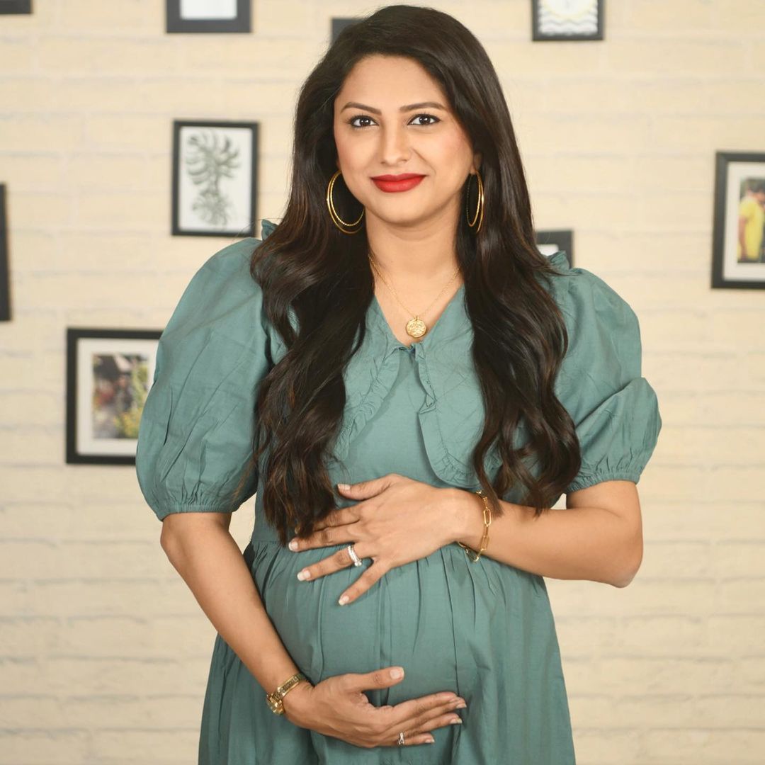 sath nibhana sathiya fame rashi actress rucha hasabanis announced her 2nd pregnancy 