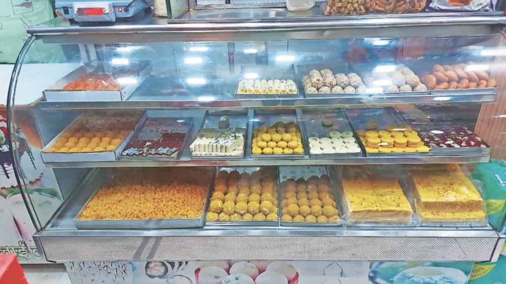 sweets sale without print of expiry date