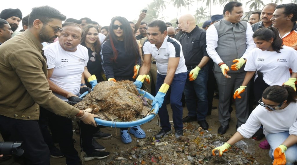 -clean-up-campaign-on-mumbai-beaches-after-ganesh-immersion