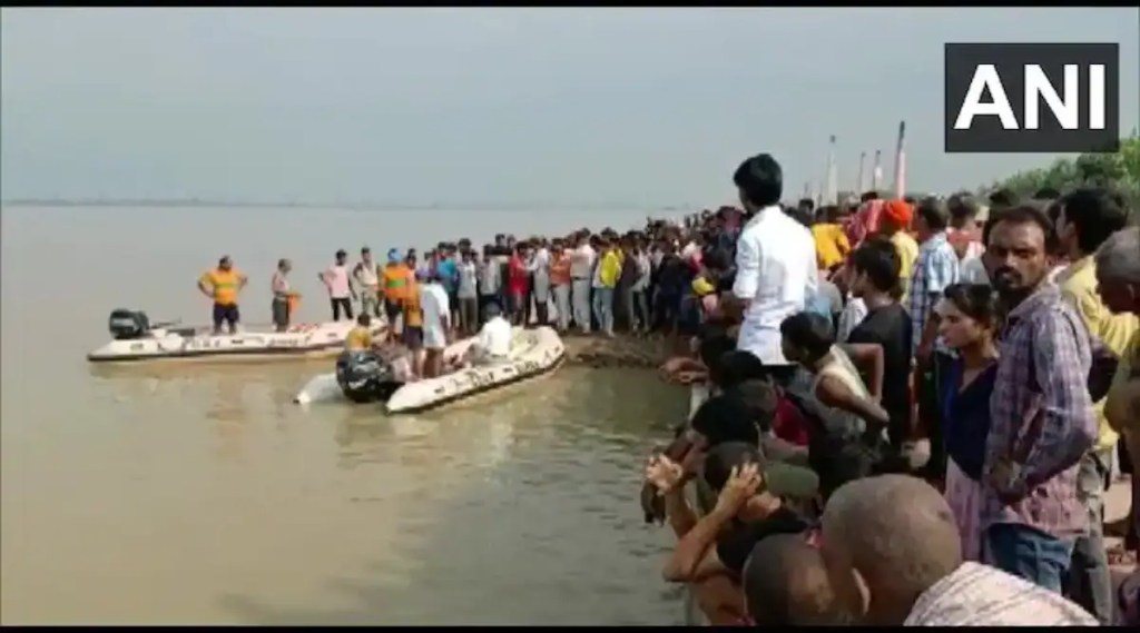 -boat-carrying-55-people-sank-in-ganga-river in-danapur bihar