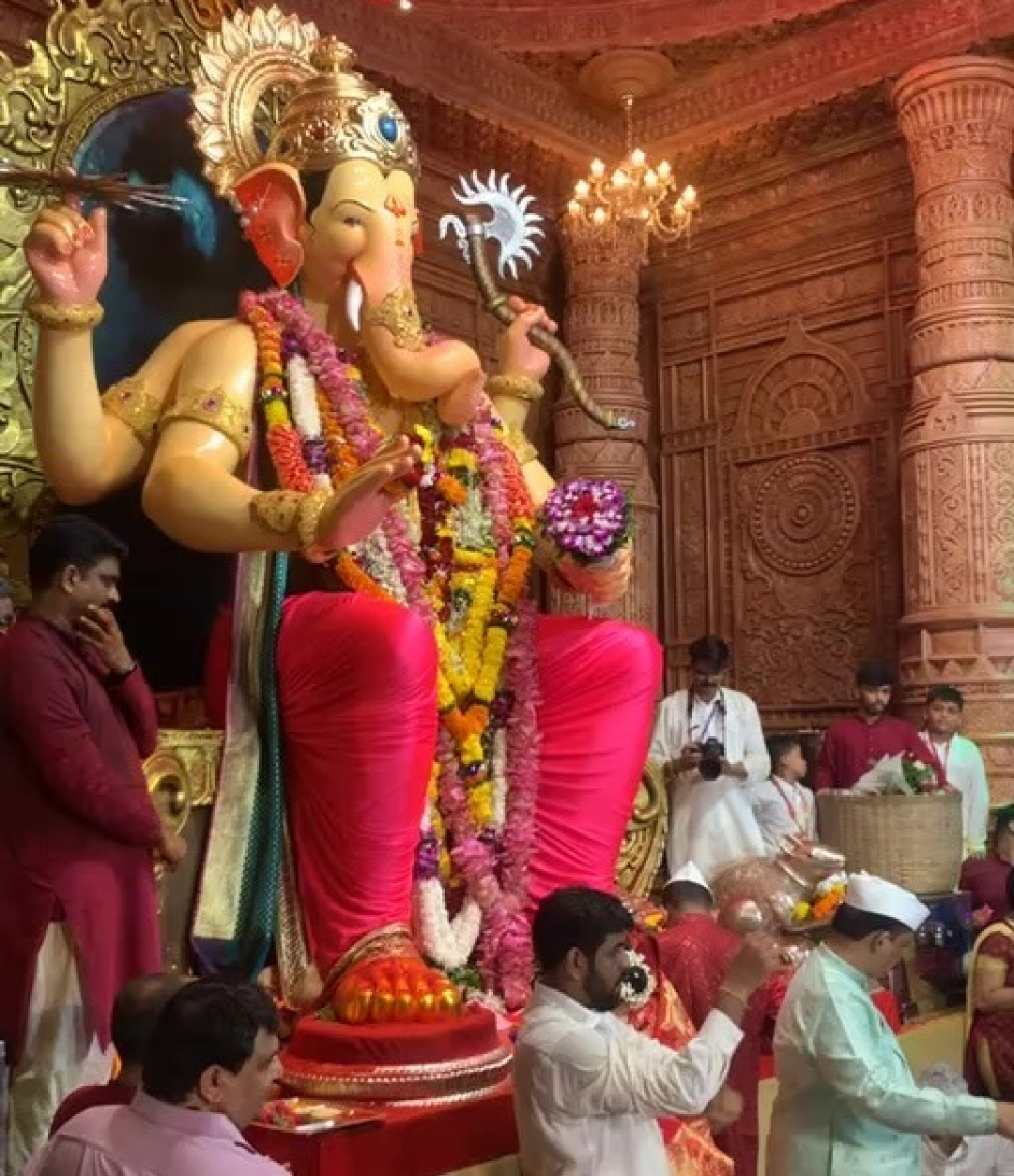 Ganeshotsav 2022 lalbaugcha raja donation money gold