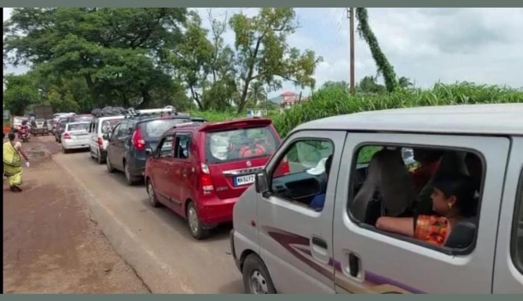 traffic jam return journey of Ganesha devotee in mangaon to lonere alibaug