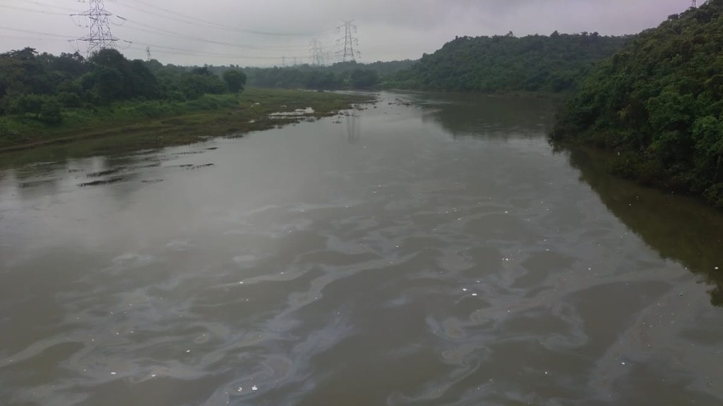 Chemical bleaching on water of river Bhatsa in Kalyan