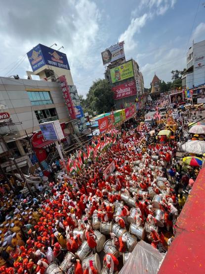 पुण्यातील पारंपरिक मिरवणुक देखील लक्ष्मी रोडवरून निघालेली आहे.