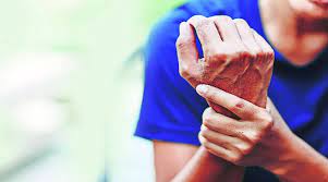  3 symptoms seen in the hand due to High Cholesterol