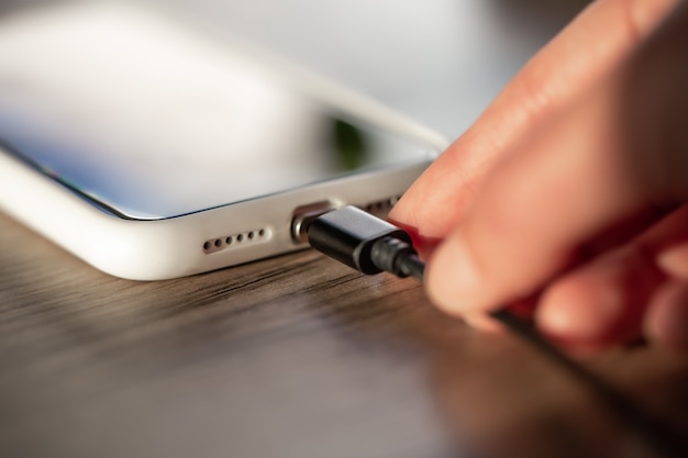 Mobile charging mistakes that everyone should avoid