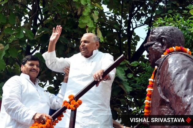 १९९३ मध्ये त्यांनी दुसऱ्यांदा मुख्यमंत्रीपदाची शपत घेतली होती. यावेळी समाजवादी पक्षाने १०८ जागा जिंकल्या होत्या.