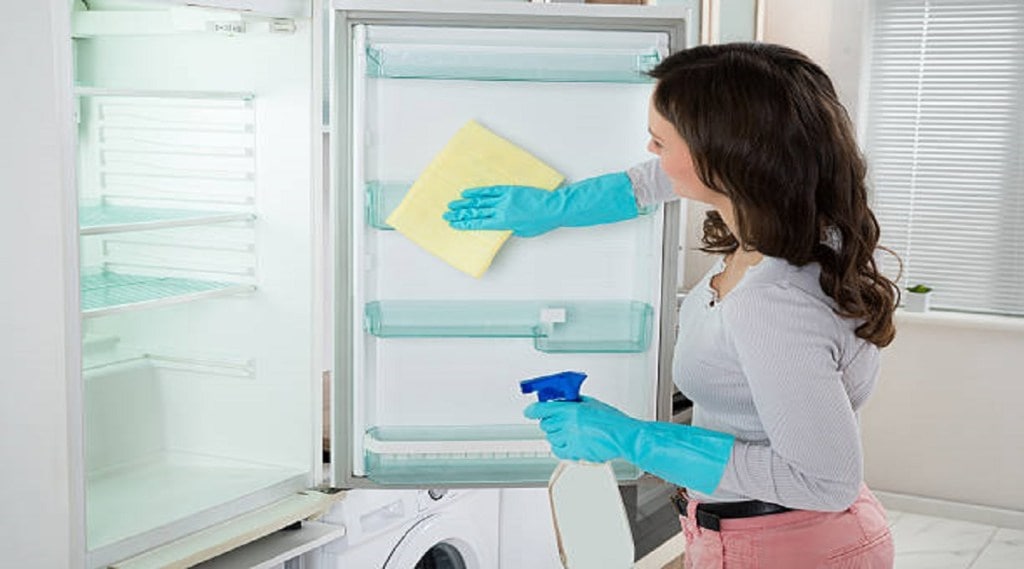 Cleaning Refrigerator