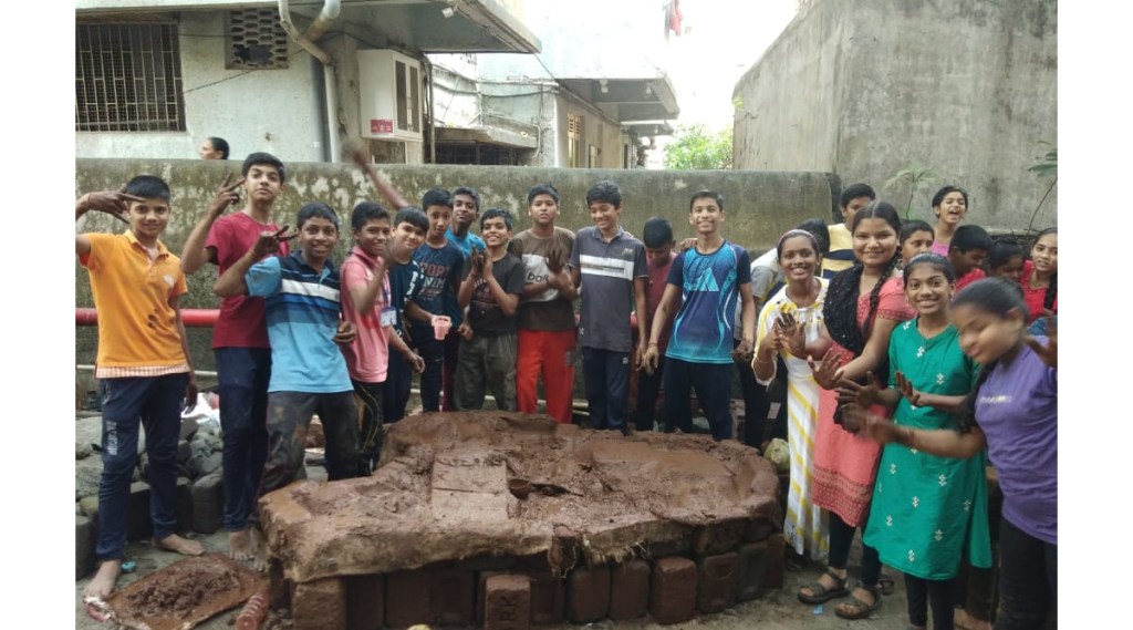 Construction of 21 forts by students in Tilaknagar School