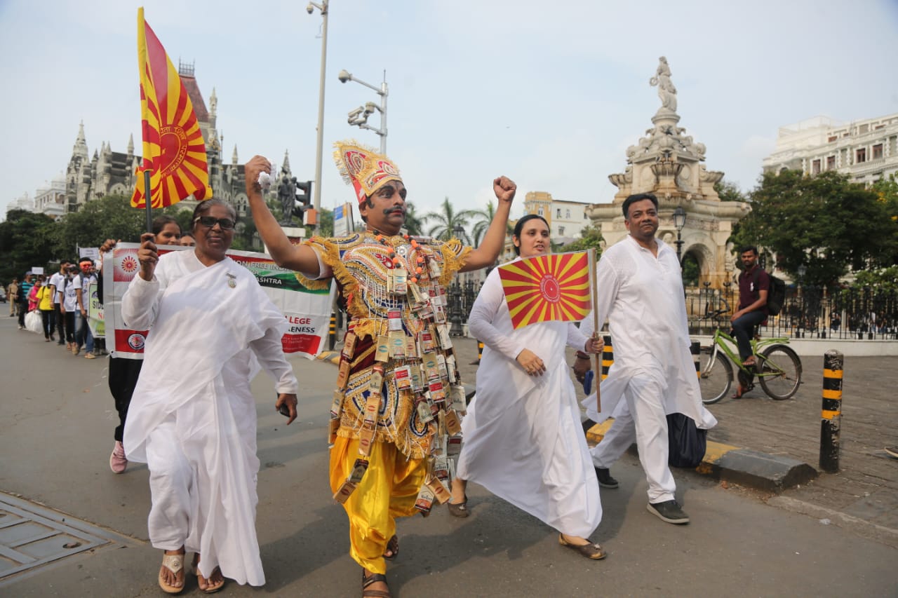 ही गंभीर बाब आहे. तरुणांच्या मेंदू, मन, मनगट यांची सत्कार्साठी गरज आहे. तेव्हा तरुणांनी या उपक्रमात सहभागी व्हावे, असं मत वर्षा विद्या विलास यांनी व्यक्त केलं.