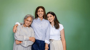 jaya bachchan with her daughter and granddaughter