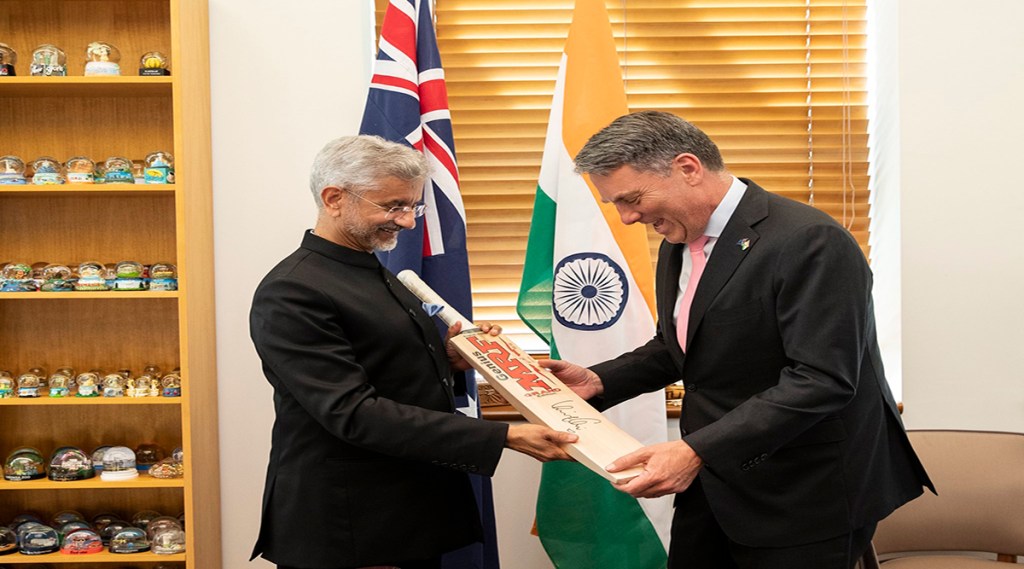 Foreign Minister S. Jaishankar gave this special gift of Virat Kohli to the Deputy Prime Minister of Australia