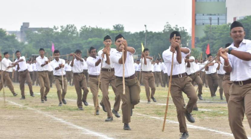 प्रत्येक जिल्ह्यात रोजगार प्रशिक्षणाच्या विकेंद्रित योजना राबवण्यासह स्थानिक पातळीवर रोजगाराच्या संधी उपलब्ध करून दिल्या पाहिजे, असे आवाहन भागवत यांनी सरकारला केले आहे.