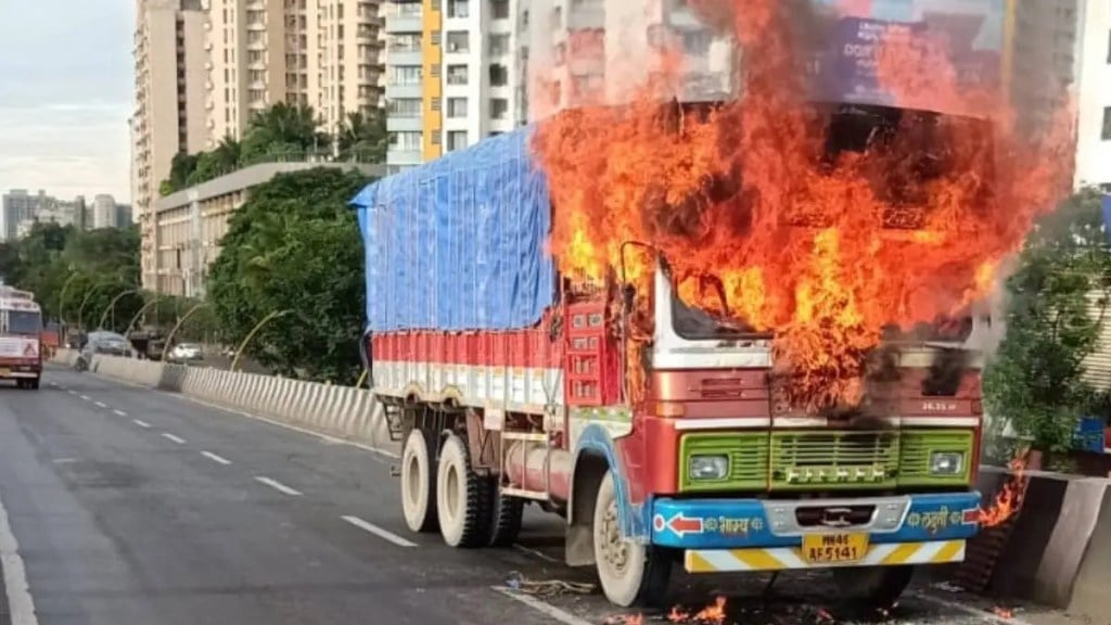 fire at running truck in pune mumbai express way adoshi tunnel lonavala pune