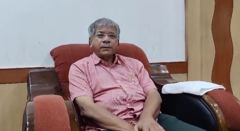 prakash ambedkar, uddhav thackeray