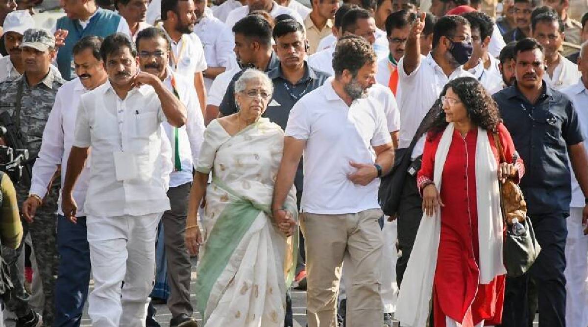 गौरी लंकेश यांची आई इंदिरा लंकेश आणि बहीण कविता लंकेश यांनी कर्नाटकमधील मांडय़ा जिल्ह्यात राहुल गांधी यांची भेट घेतली. त्यानंतर काही अंतरापर्यंत त्या यात्रेत चालल्या.