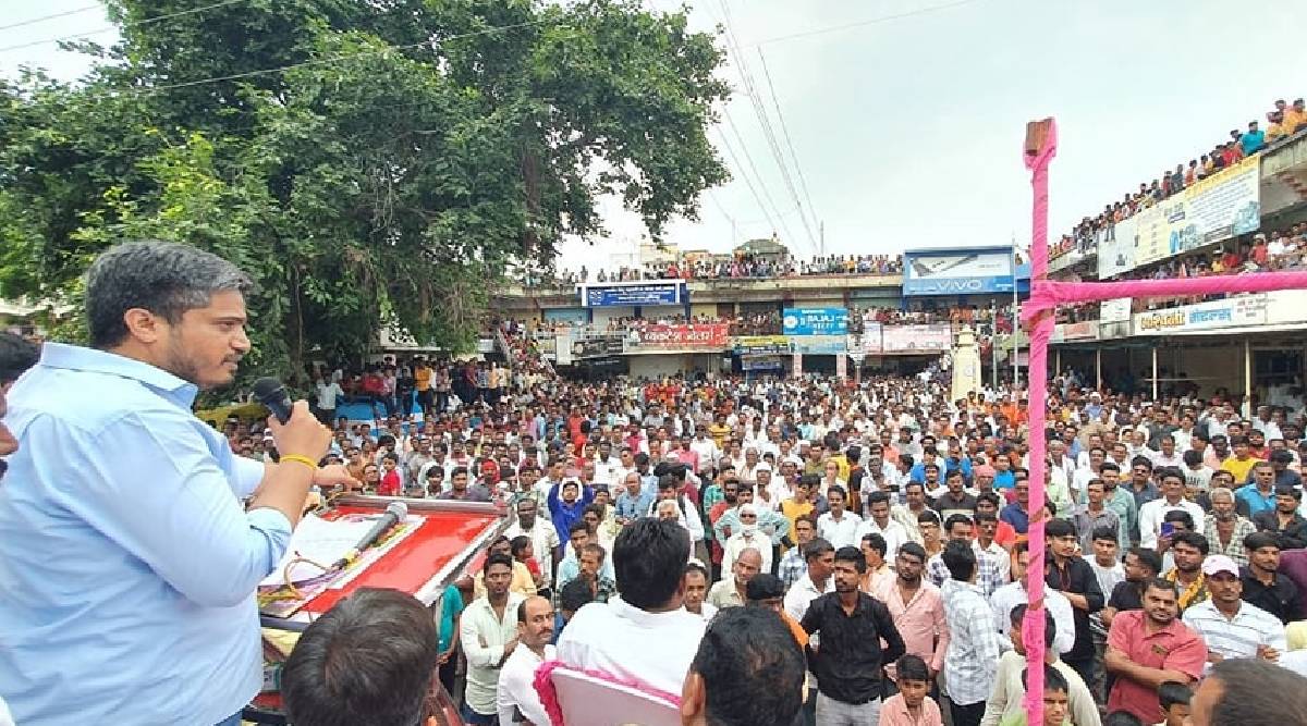 शिवसेनेतील बंडखोरी थोपवण्यासाठी उद्धव ठाकरे अपयशी ठरले का?, यावरही रोहित पवारांनी उत्तर दिलं आहे.