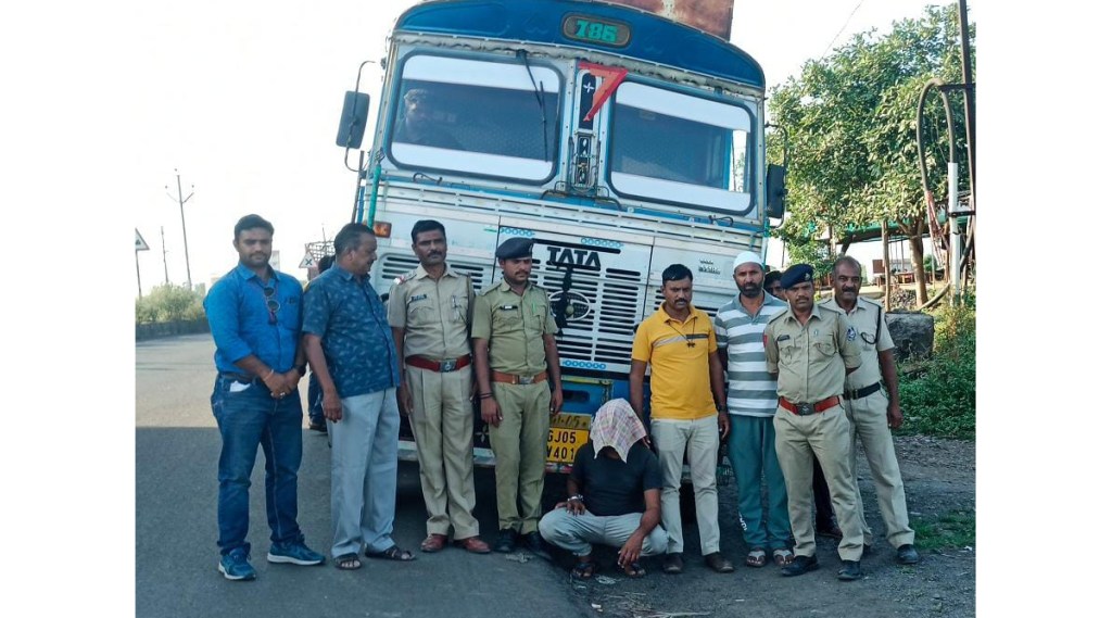 The Khamgaon police on Saturday caught a cargo truck stolen from the state of Gujarat by a thief in Uttar Pradesh