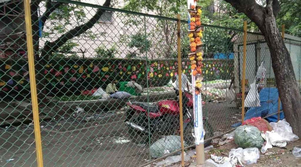 nmmc ignore heaps of waste in apmc market premises