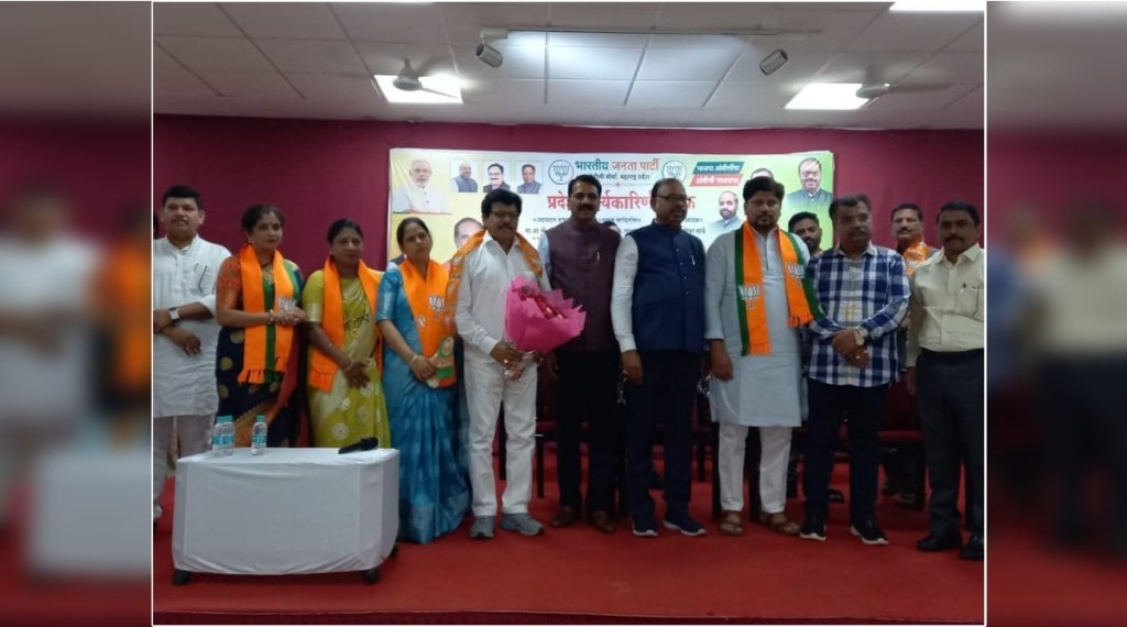 Former corporators of Meera Bhayander join BJP