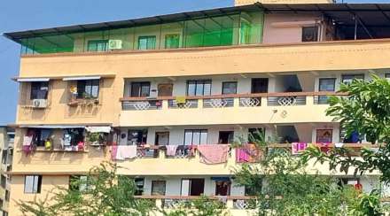 construction on roof of illegal building in dombivli