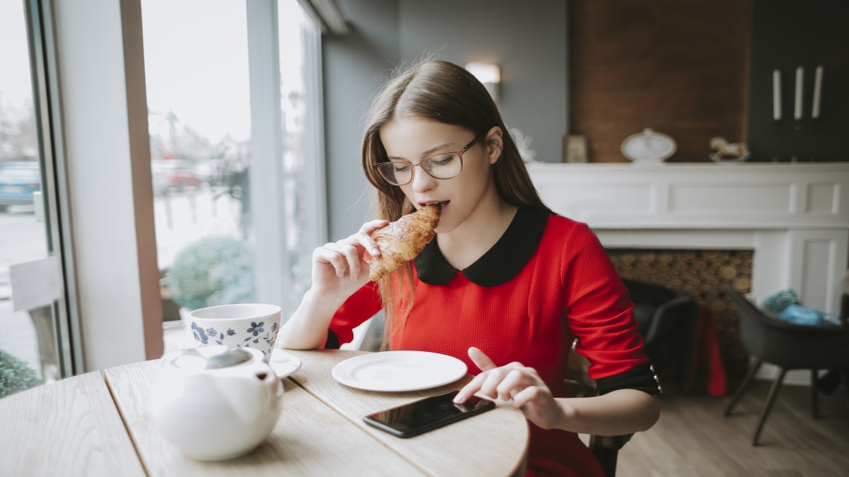 side effects of eating bread with tea