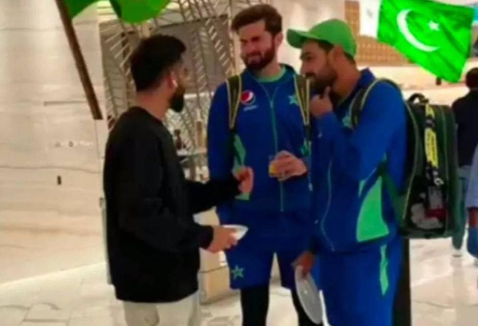 After the defeat in Melbourne the Pakistani bowler met Virat Kohli see photo