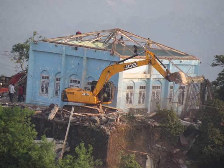 तसेच परिसरातही जमावबंदीचे १४४ कलम लागू करण्यात आला होता.