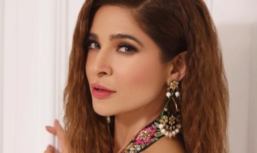  Ayesha Omar