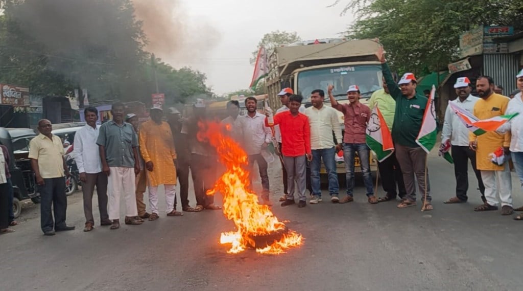 NCP agitation against Agriculture Minister Abdul Sattar in Buldhana