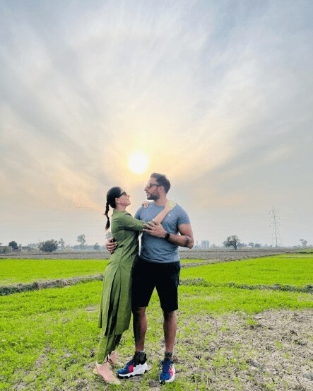 अभिनेत्री सोनाली कुलकर्णी तिच्या पतीसह पंजाबला फिरायला गेली आहे.