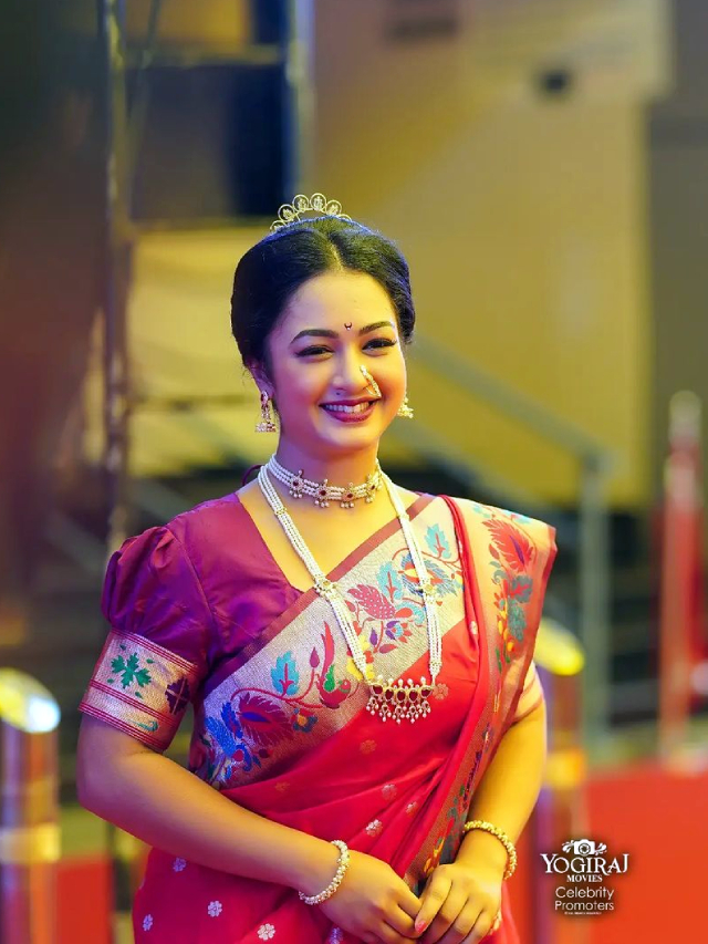 Photo of A beautiful Marathi bride in pink & yellow nauvari saree.