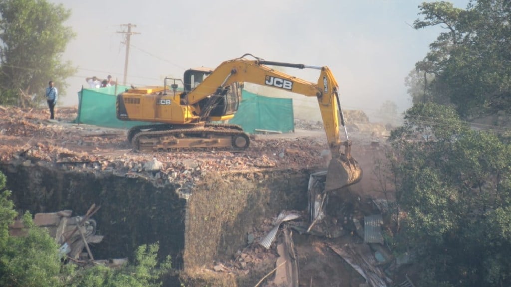 Pratapgad the work of removing dust from the afjal khan kabar area has started wai satara