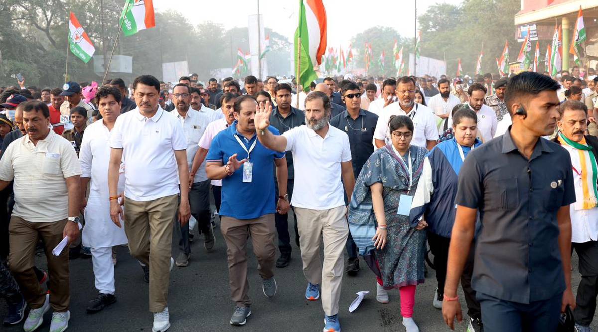 तसेच, शेतकऱ्यांच्या पिक विम्यावरून राहुल गांधी मोदी सरकारवर हल्लाबोल केला. पावसाने शेतातील सर्व पीक वाया गेलं आहे. पण, पीकविमा कंपन्यांकडून नुकसान भरपाई मिळत नाही.