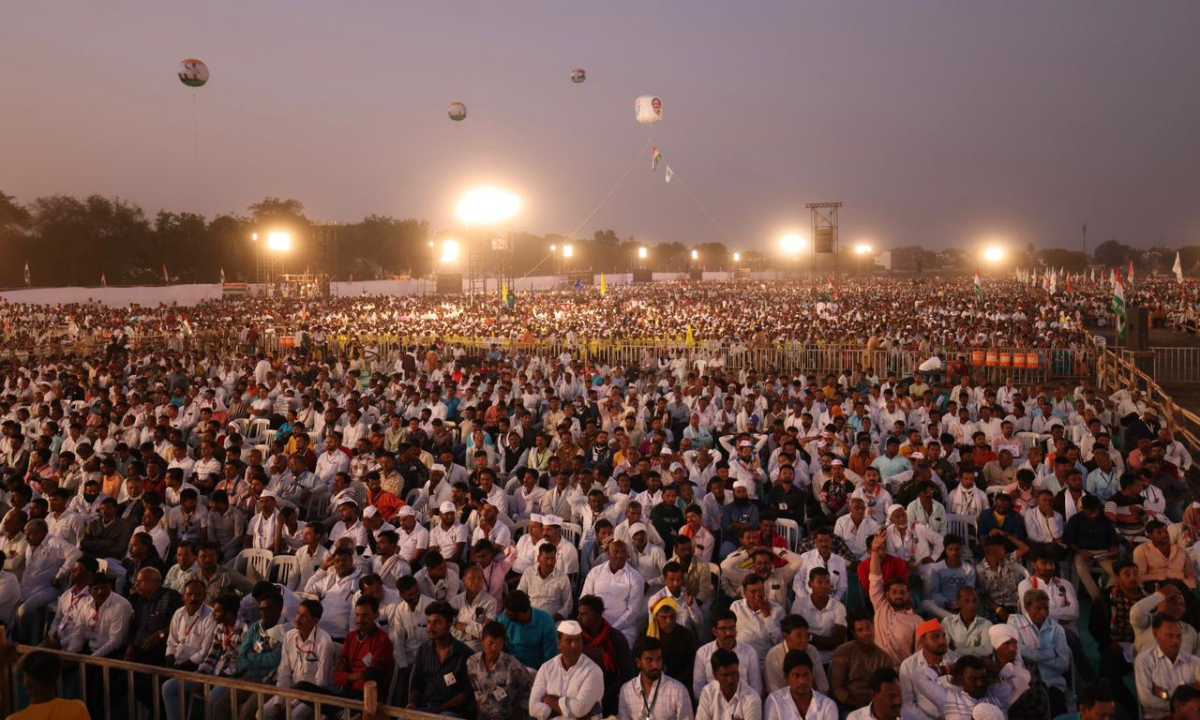 राहुल गांधींनी आपल्या भाषणात छत्रपती शिवाजी महाराज आणि जिजाऊंवरही भाष्य करत कौतुक केलं.