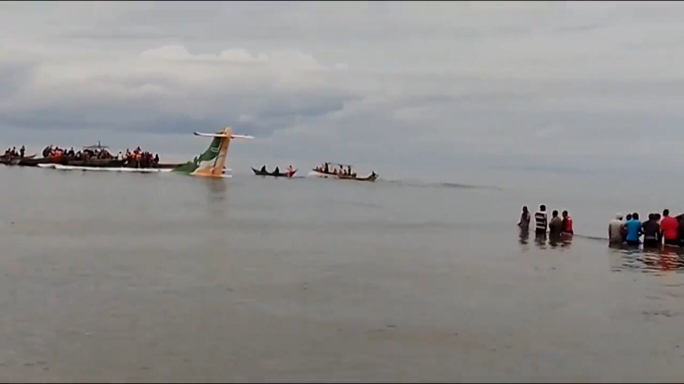  plane crashed into lake tanzania