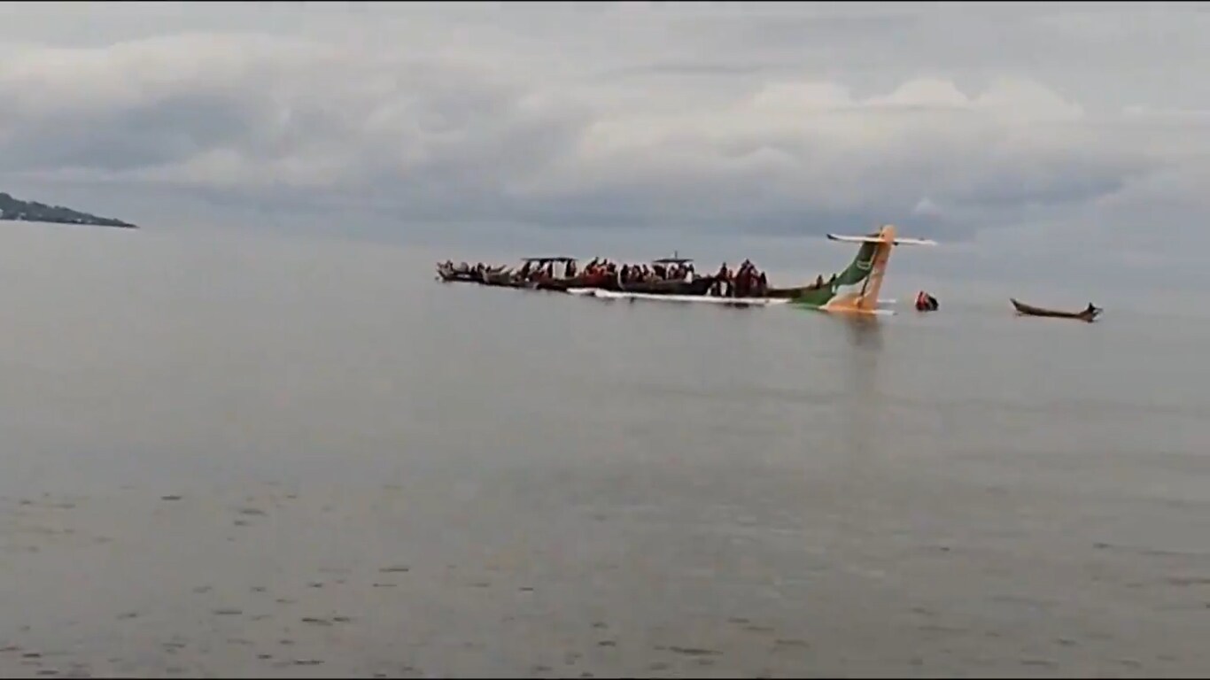  plane crashed into lake tanzania