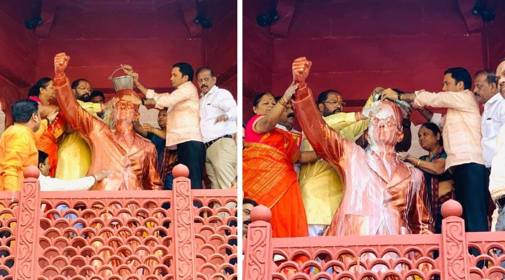 The statue of Savarkar at Sarasbagh was garlanded with milk by the office-bearers of the BJP.