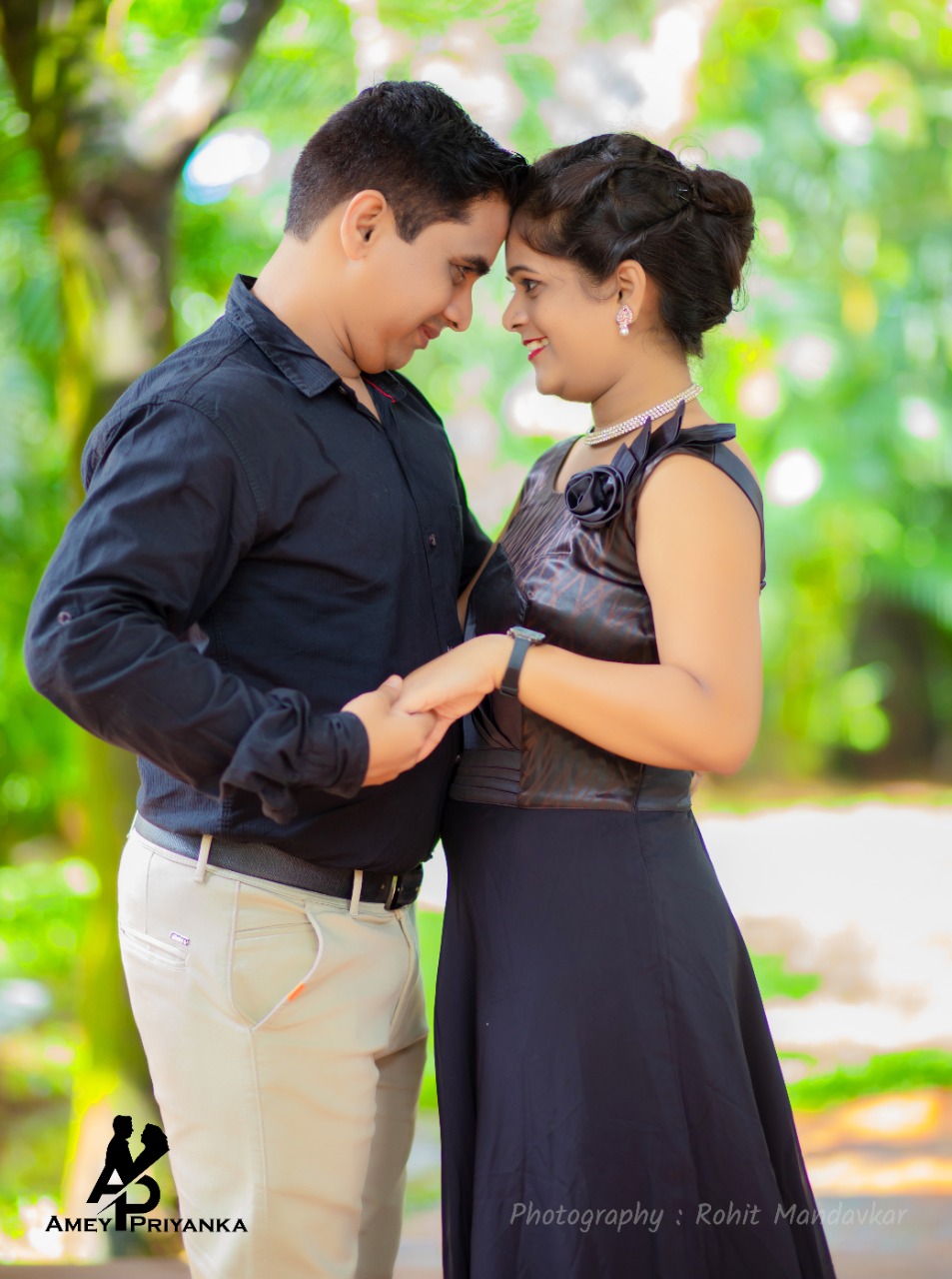 try these amazing Pre Wedding Photoshoot ideas on beach sunset traditional look candid photos viral