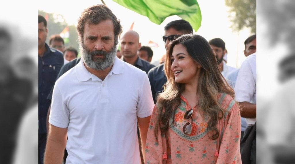 bollywood actress riya sen in rahul gandhi bharat jodo yatra