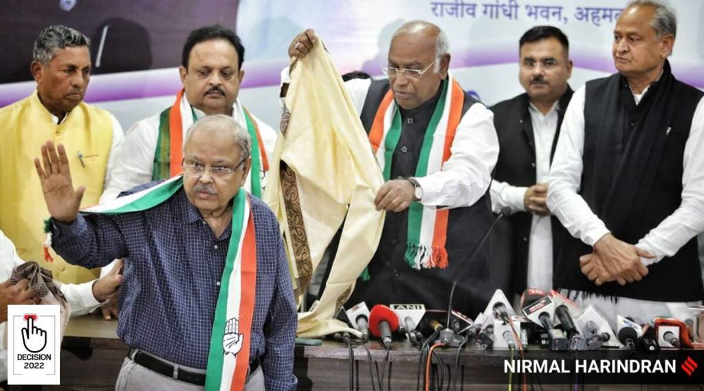 gujarat assembly polls ex bjp minister jay narayan vyas joins congress