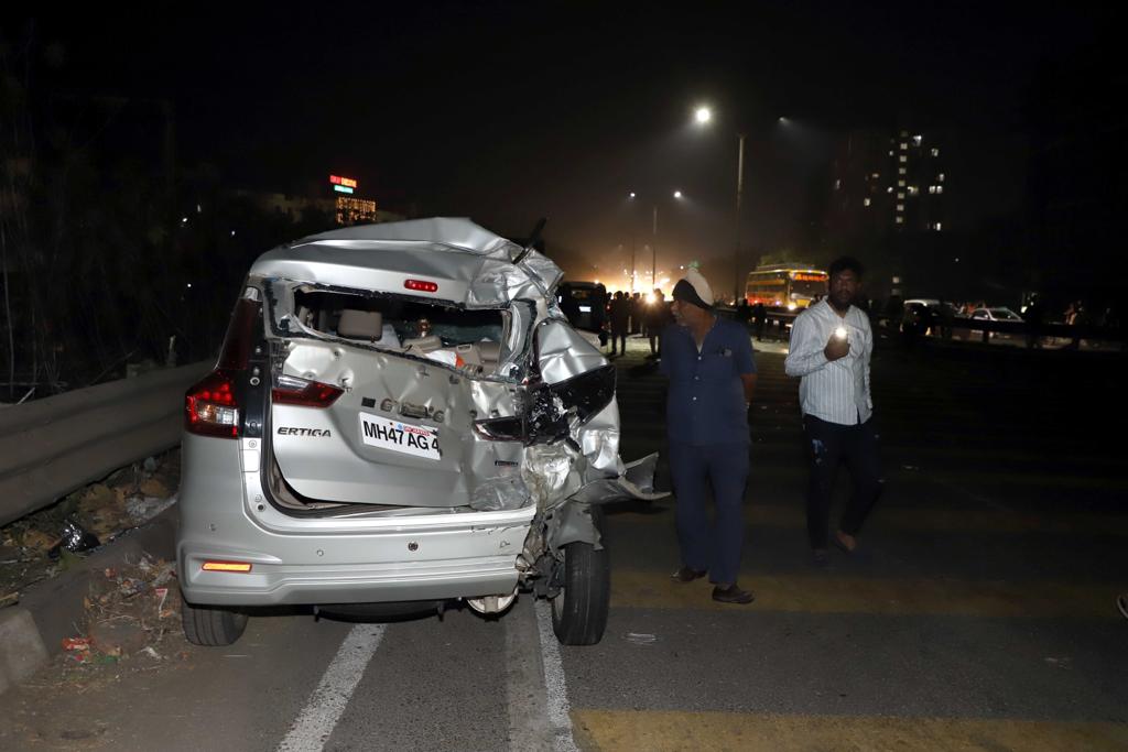 pune navale bridge accident photos Tanker hits 45 vehicles